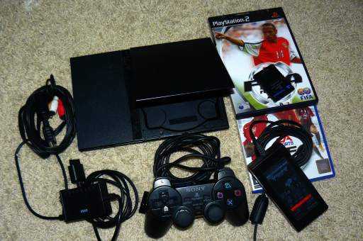 PlayStation 2 Slim na prodej