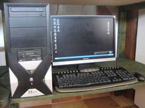 PC sestava: počítač, monitor, kláve