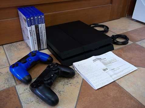  Herní konzole SONY PlayStation 4